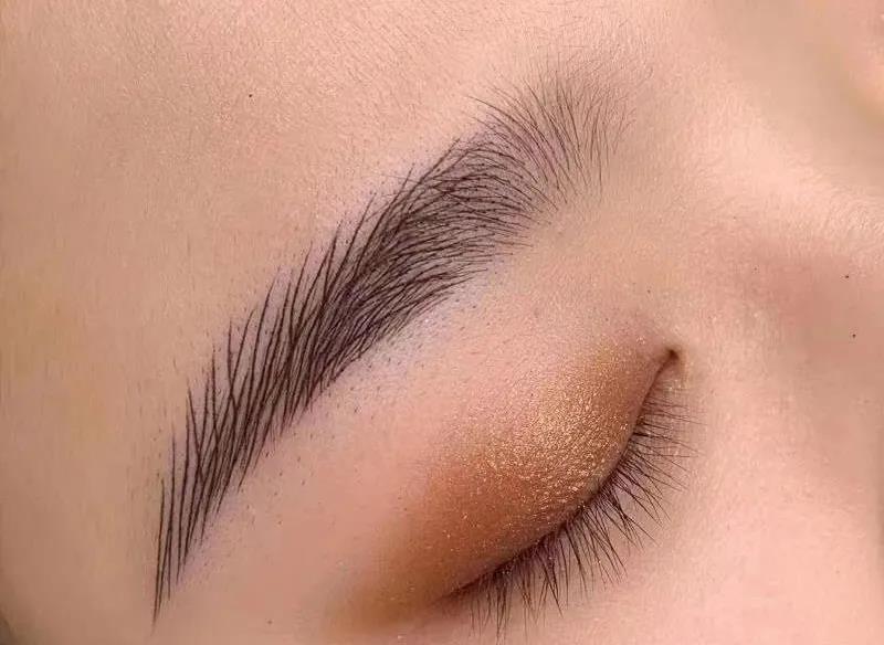 纹绣营销:怎样才能不把10000 的机器线条眉拍成地摊货?